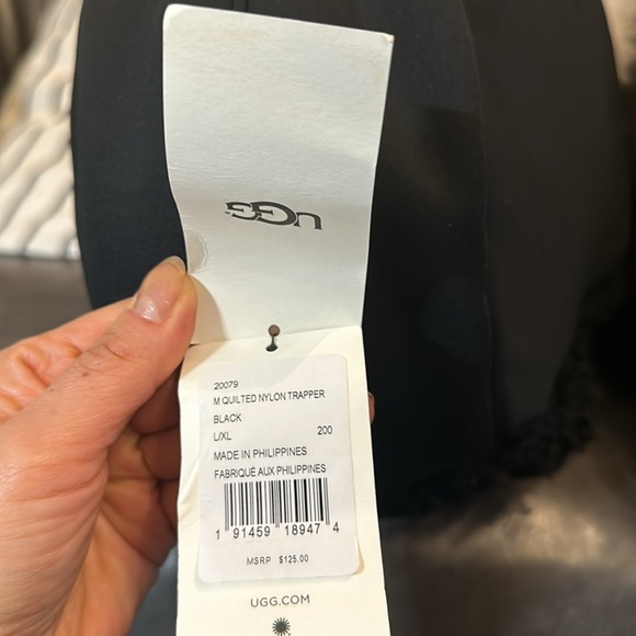 Ugg mans cover ears warm hat - Picture 2 of 6